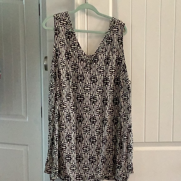 Ava & Viv Tops - NWOT blouse size 2X from the maker, AVA & VIV